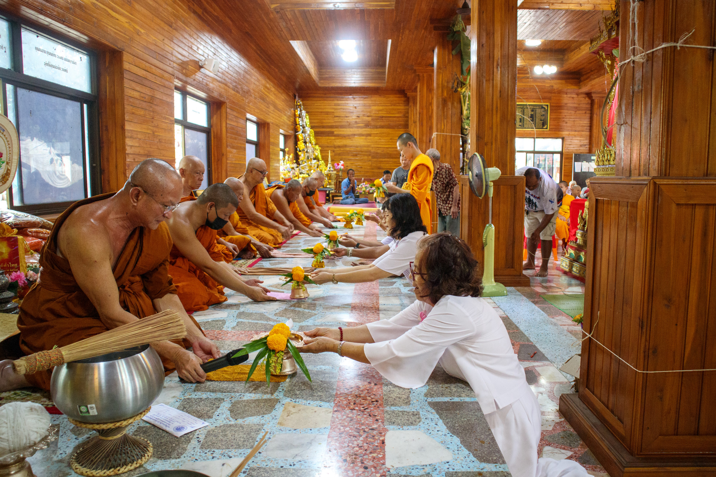 ภาพร่วมพิธีกรรมวัดอุทุมพรวนาราม