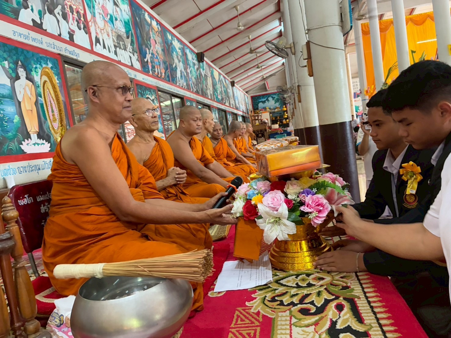 ภาพร่วมพิธีกรรมวัดโพธิ์เอน