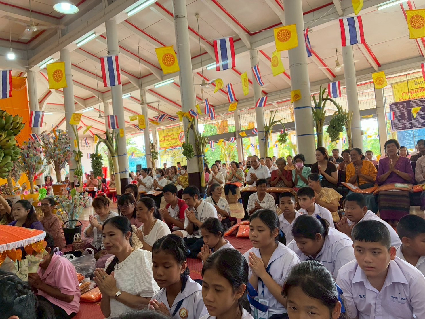 ภาพร่วมพิธีกรรมวัดโพธิ์เอน