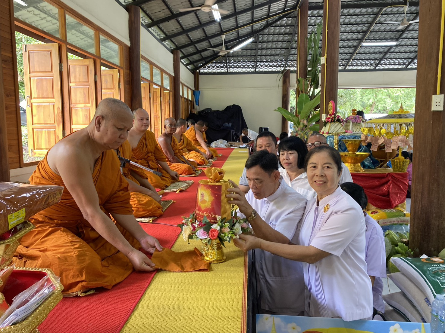 ภาพร่วมพิธีกรรมวัดธารน้ำร้อน