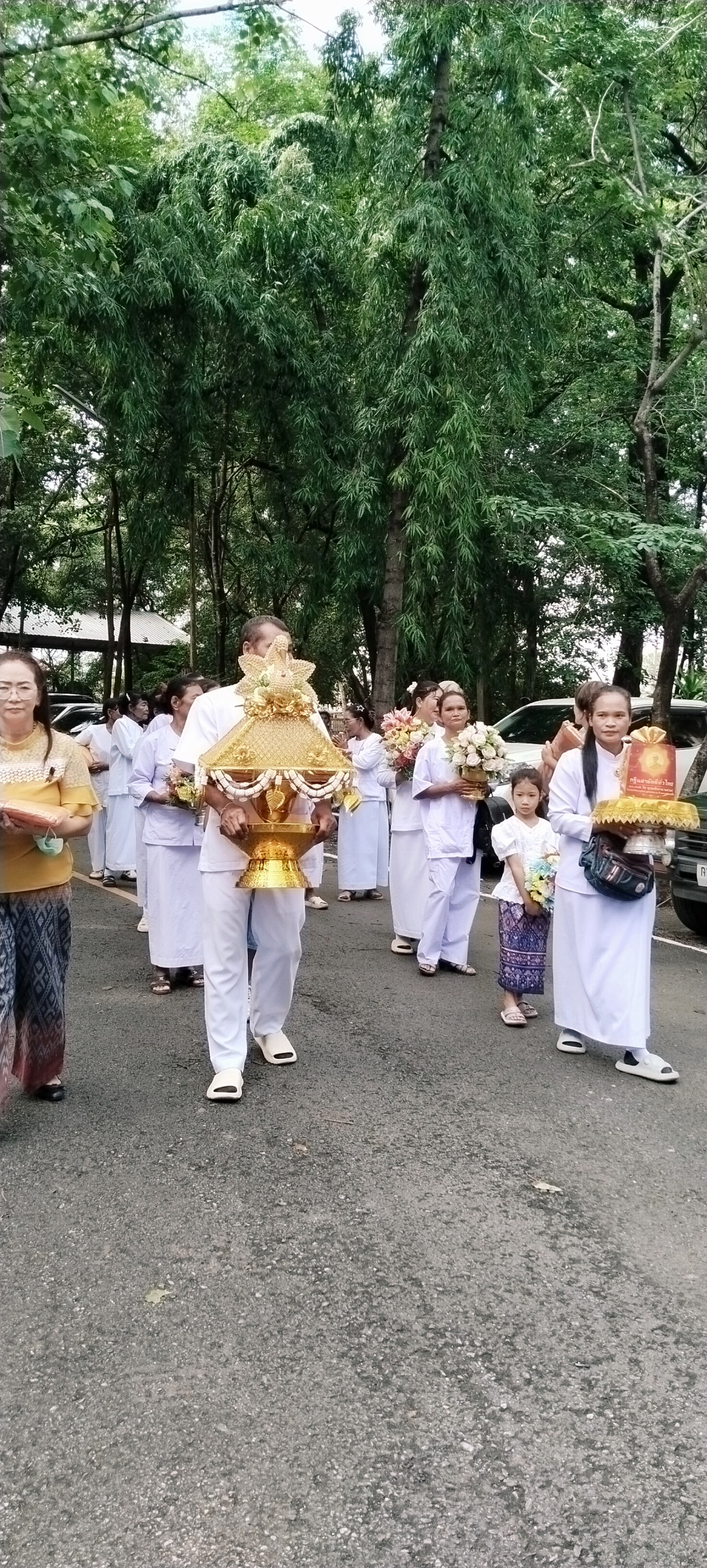 ภาพร่วมขบวนกฐินวัดห้วยยาง