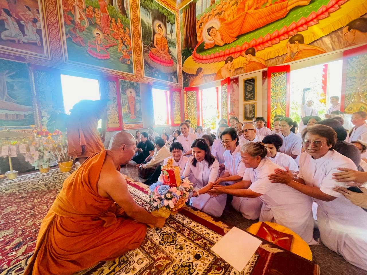 ภาพการถวายปัจจัยวัดตะบกเตี้ย