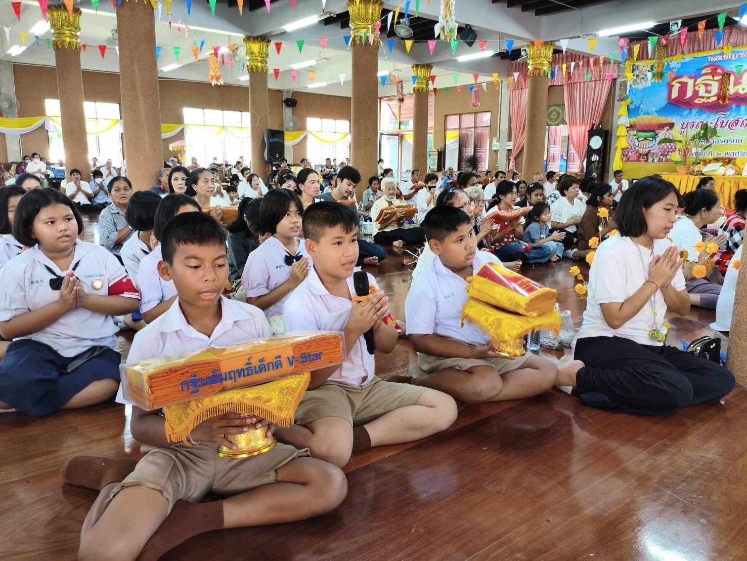 ภาพร่วมพิธีกรรมวัดสว่างอารมณ์