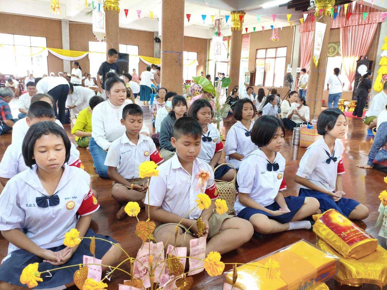 ภาพร่วมพิธีกรรมวัดสว่างอารมณ์