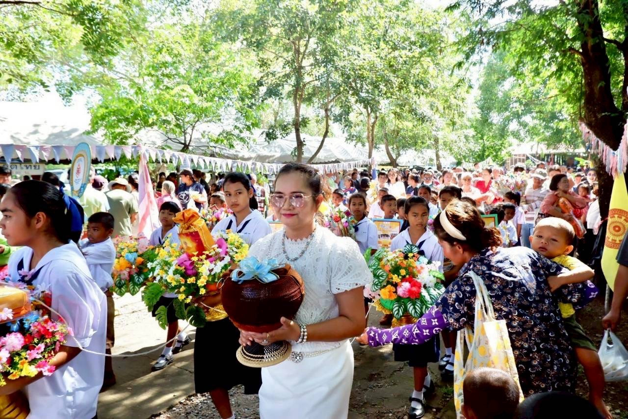 ภาพร่วมขบวนกฐินวัดอนุบรรพต