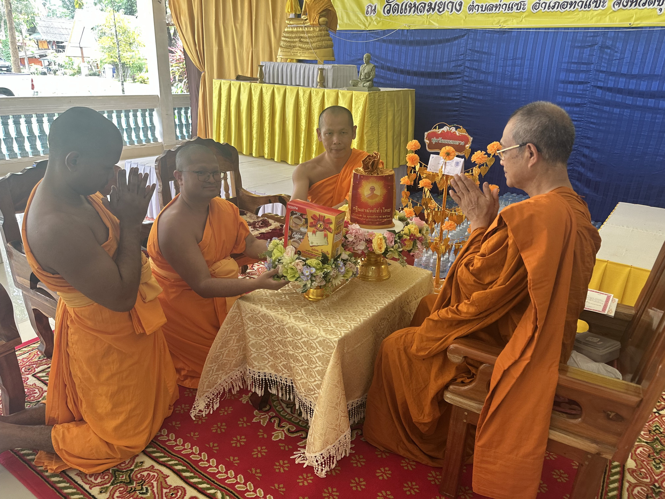 ภาพร่วมขบวนกฐินวัดแหลมยาง