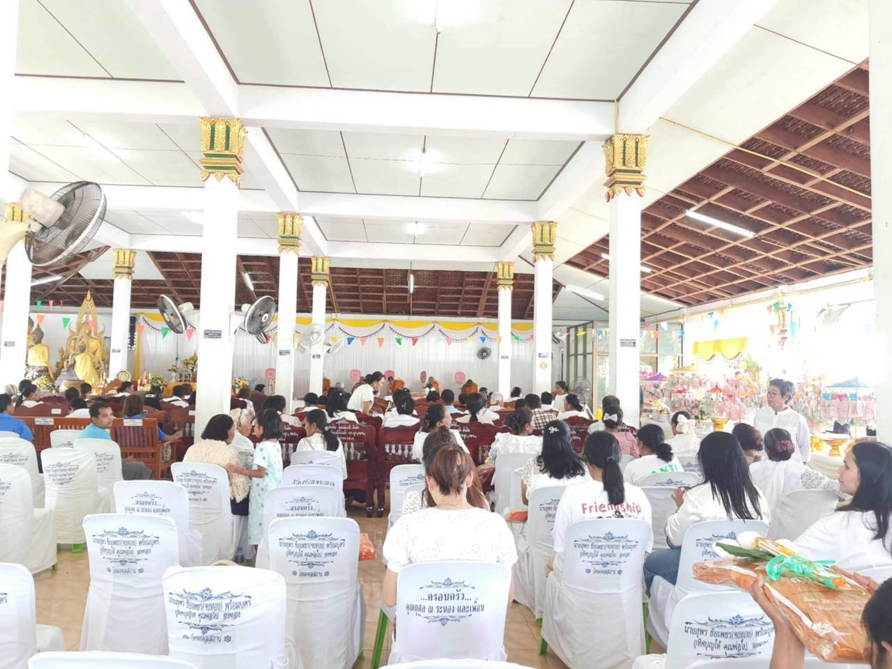 ภาพร่วมพิธีกรรมวัดมงคลสถาน