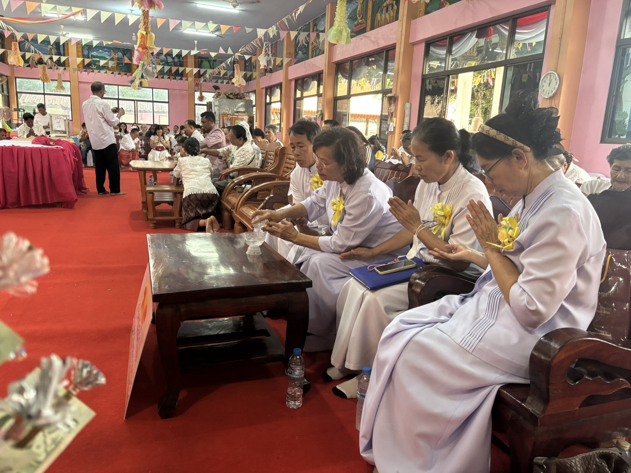 ภาพร่วมพิธีกรรมวัดสระแท่น