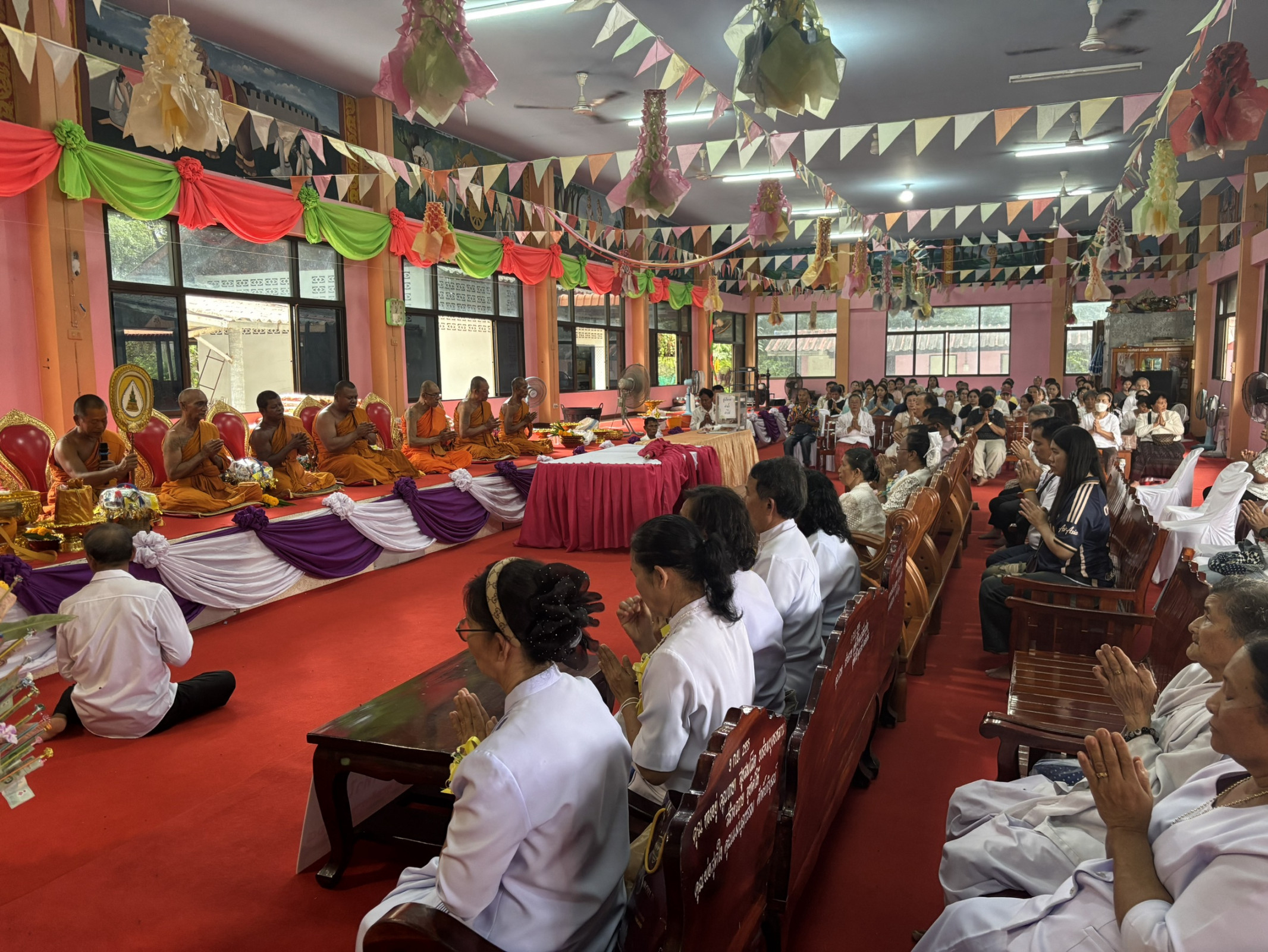 ภาพร่วมพิธีกรรมวัดสระแท่น