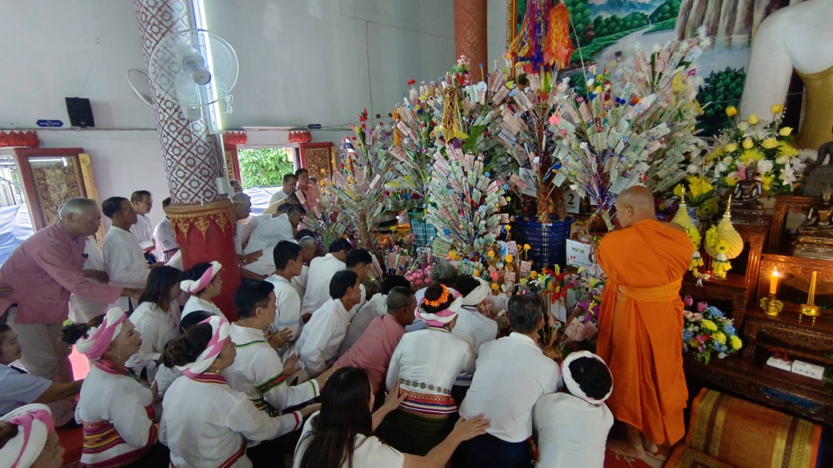 ภาพร่วมพิธีกรรมวัดห้วยหลวง
