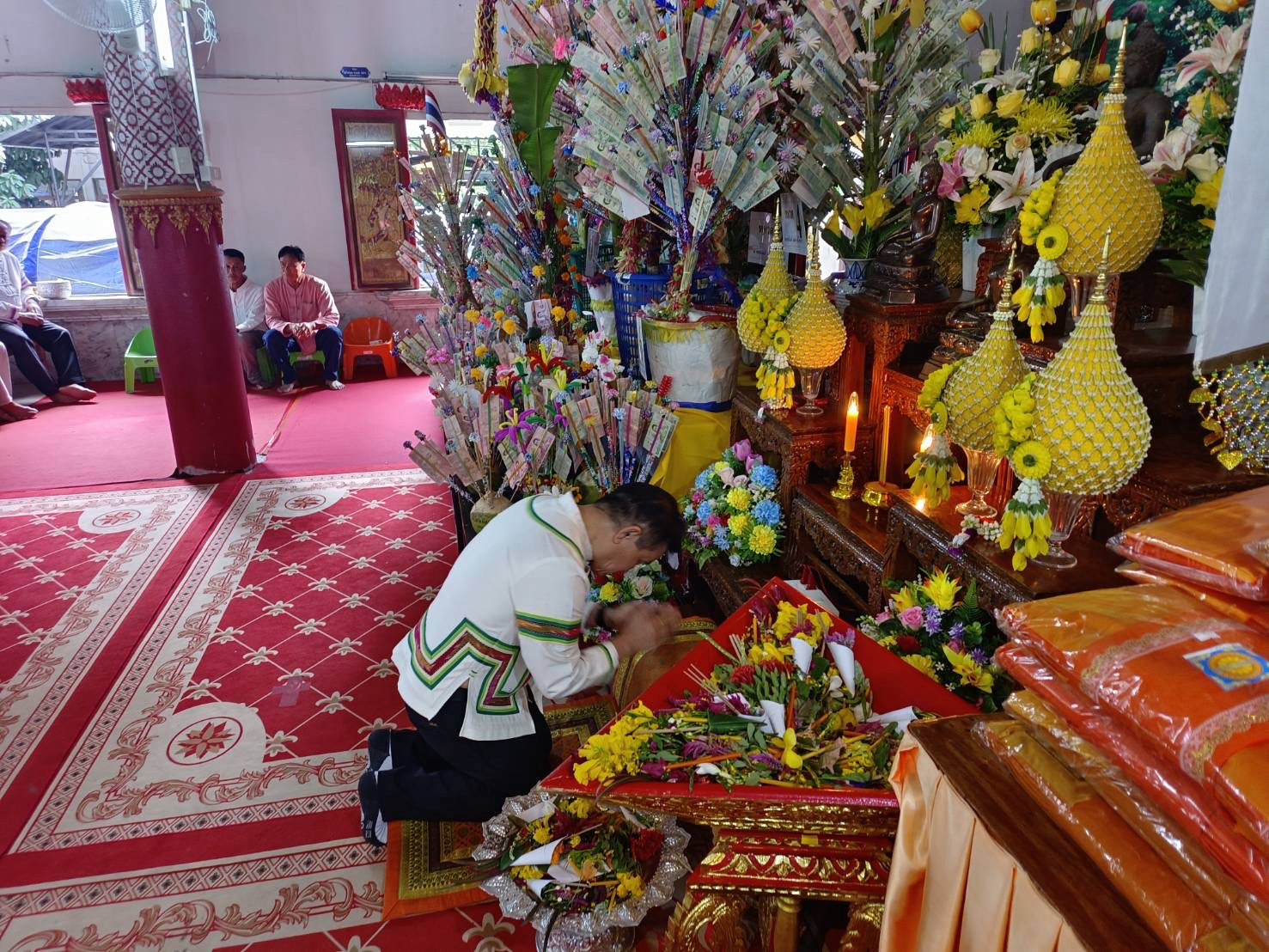 ภาพร่วมพิธีกรรมวัดห้วยหลวง