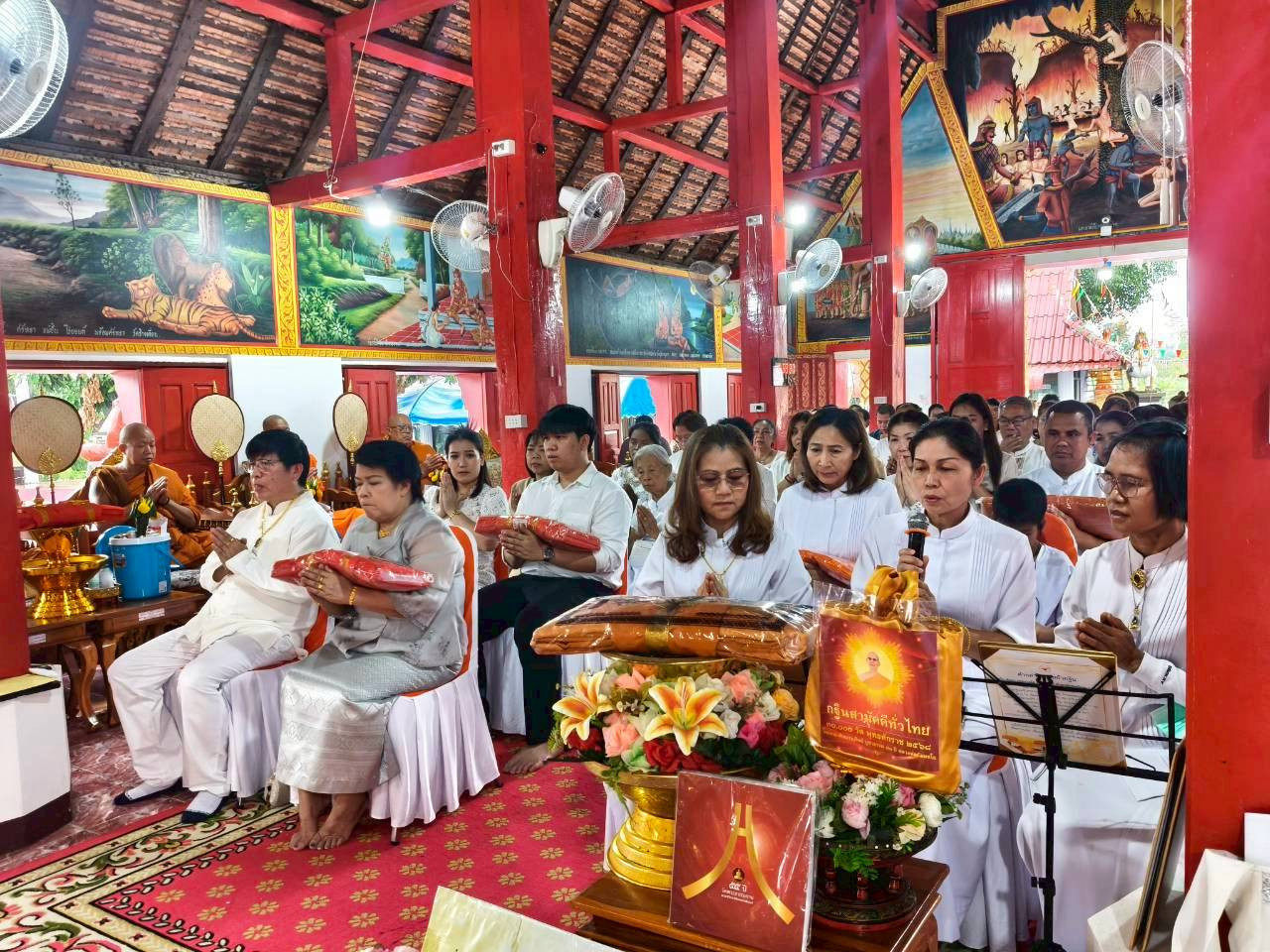 ภาพร่วมพิธีกรรมวัดสันมะแปป