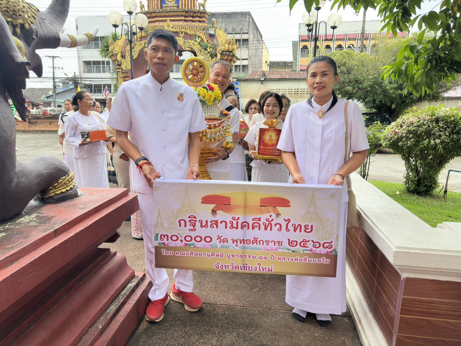 ภาพร่วมขบวนกฐินวัดเจดีย์งาม