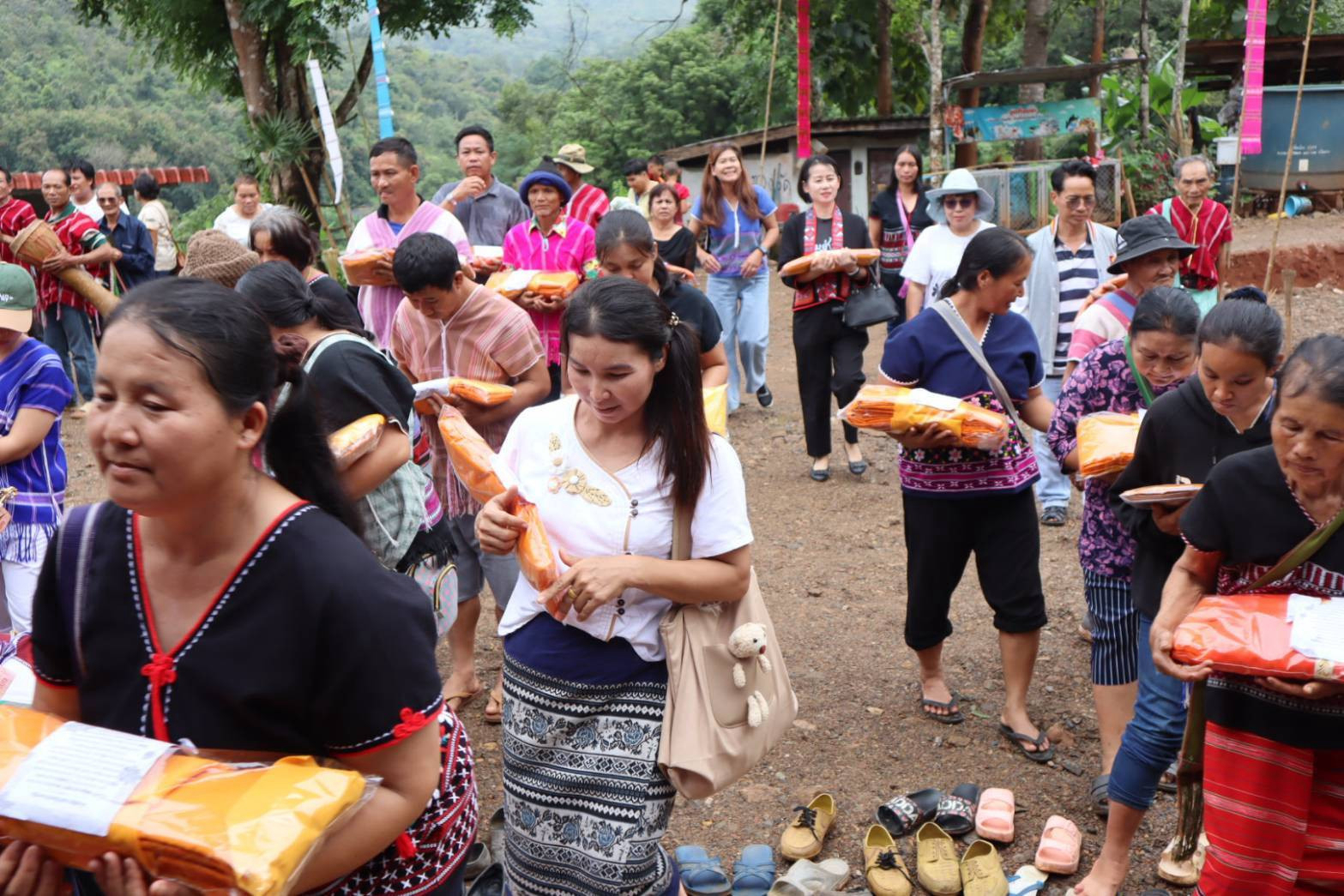 ภาพร่วมพิธีกรรมวัดห้วยบ้าน