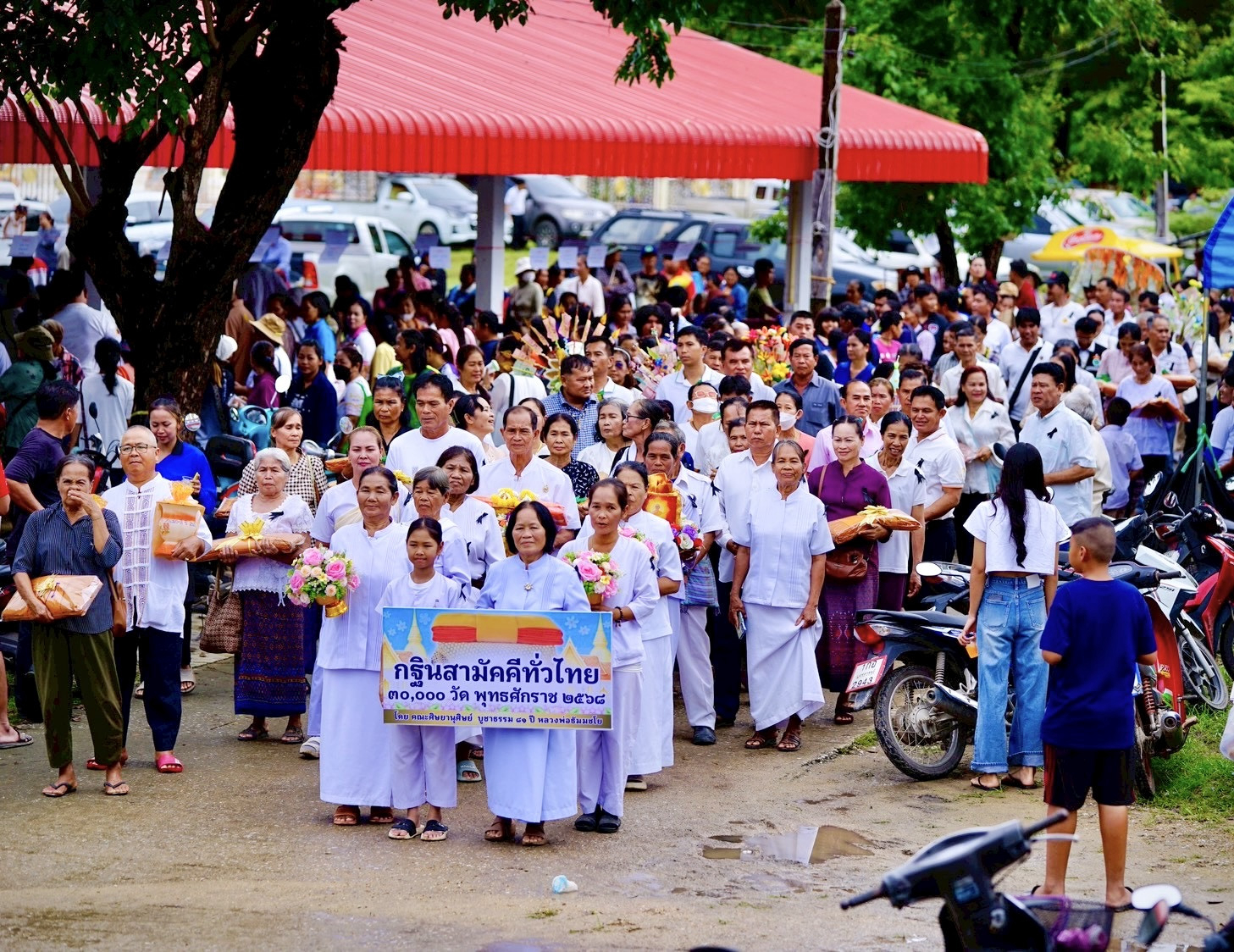 ภาพร่วมขบวนกฐินวัดแม่กะสี