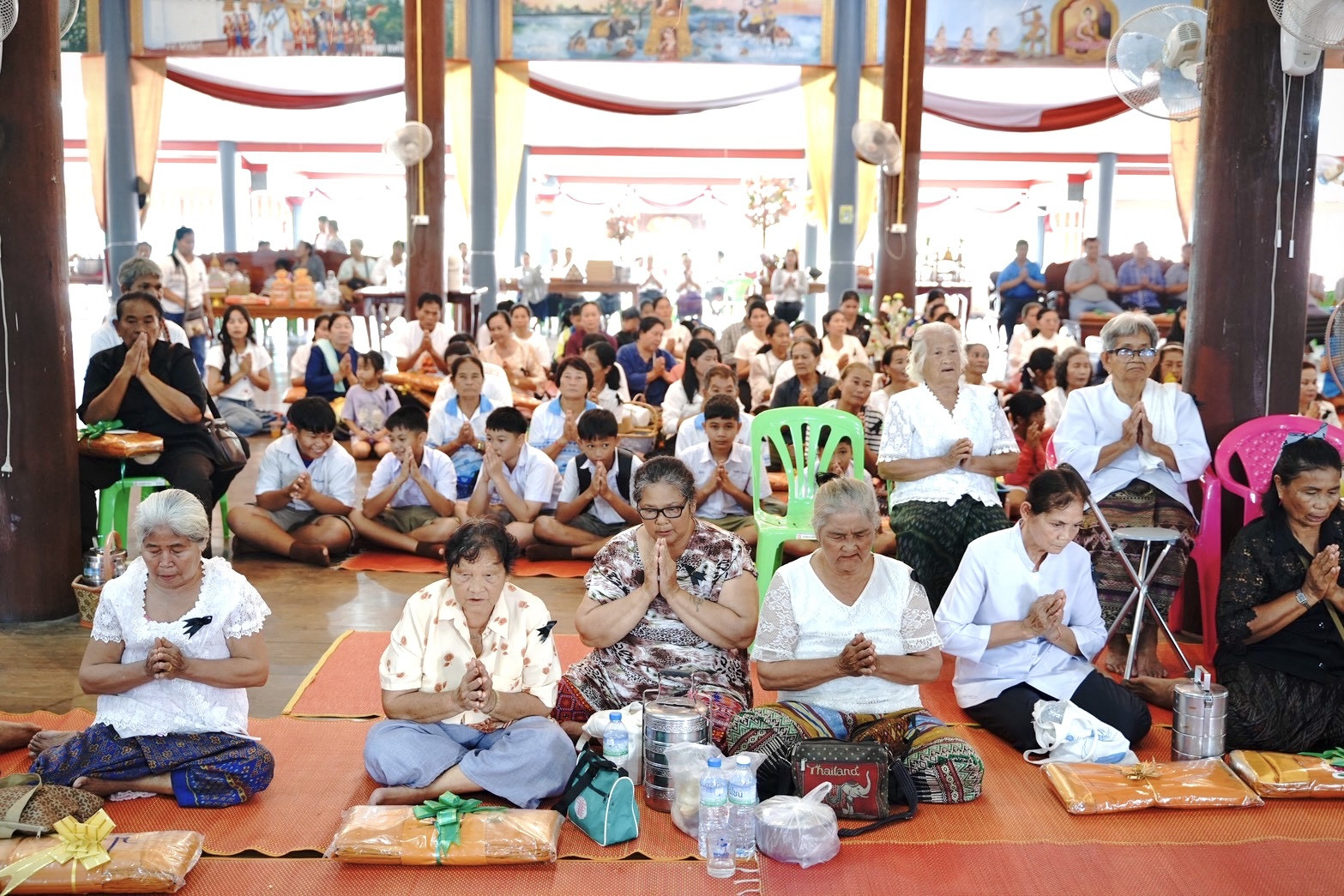 ภาพร่วมพิธีกรรมวัดแม่กะสี
