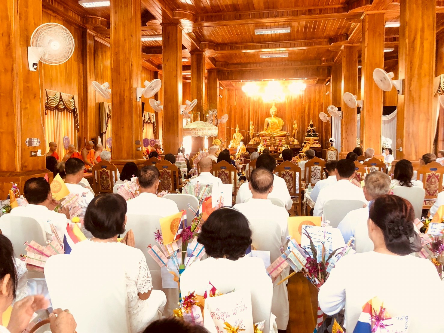 ภาพร่วมพิธีกรรมวัดป่าตันหลวง