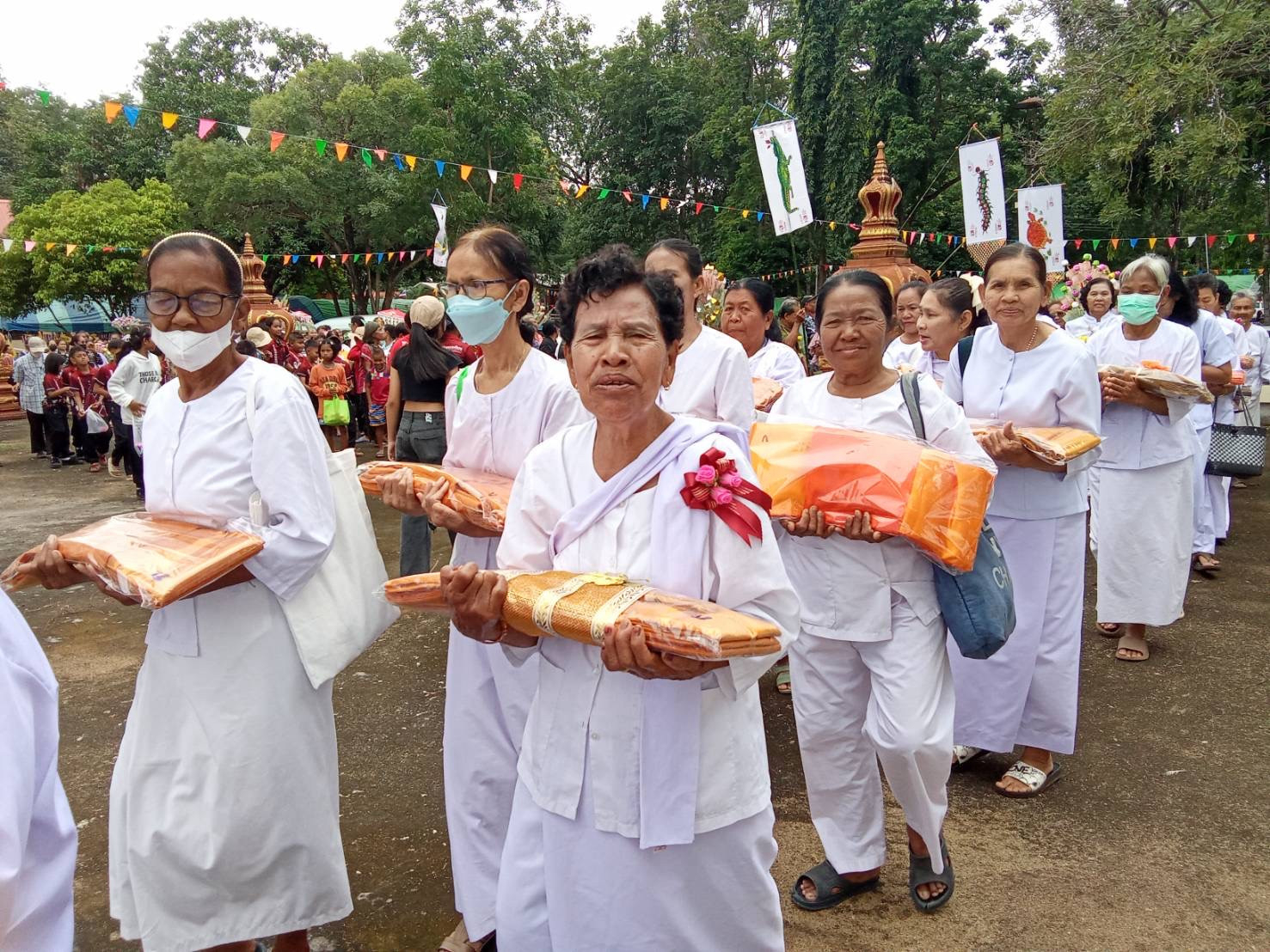 ภาพร่วมพิธีกรรมวัดหนองใหญ่