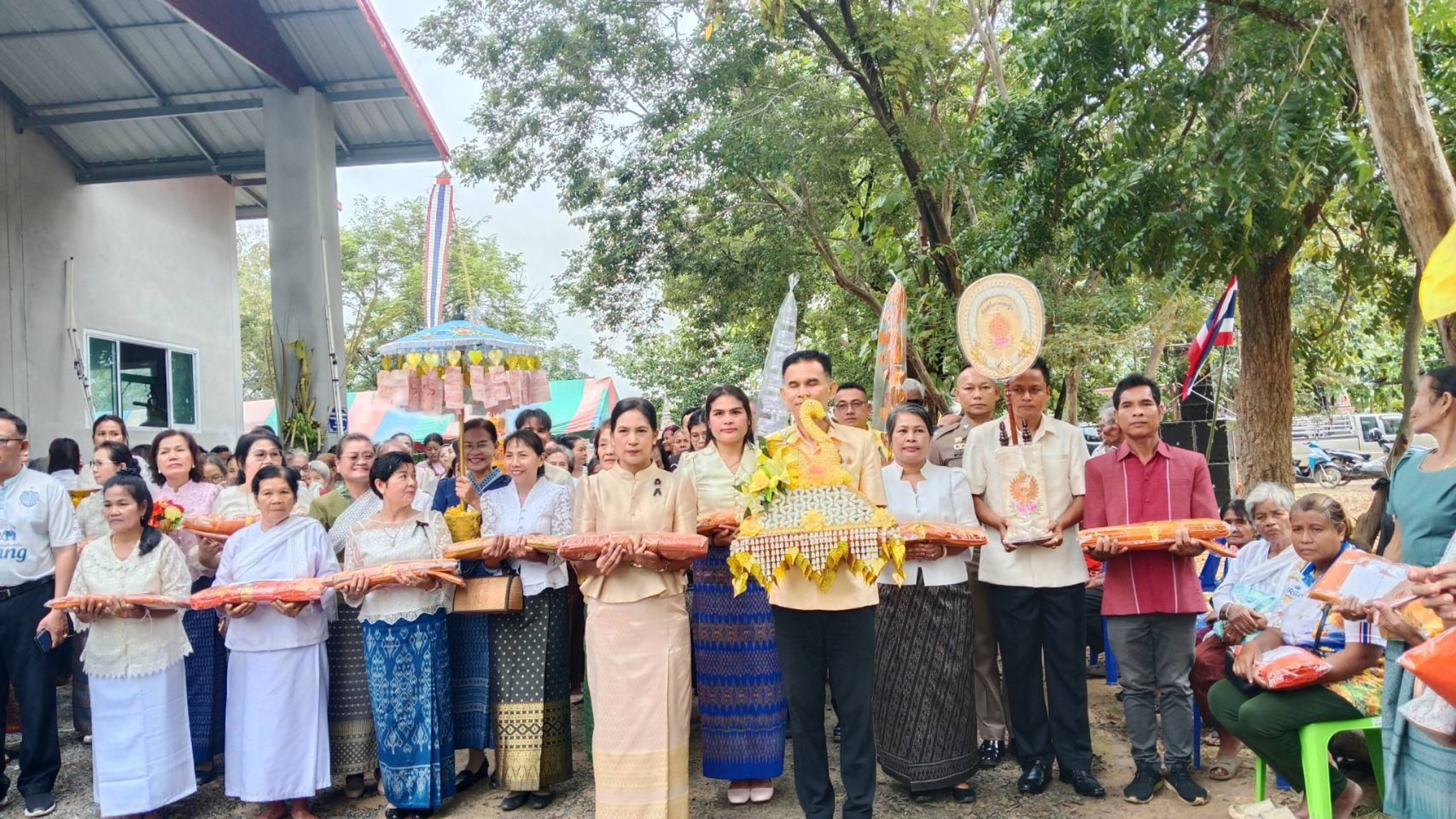 ภาพร่วมพิธีกรรมวัดน้ำอ้อม