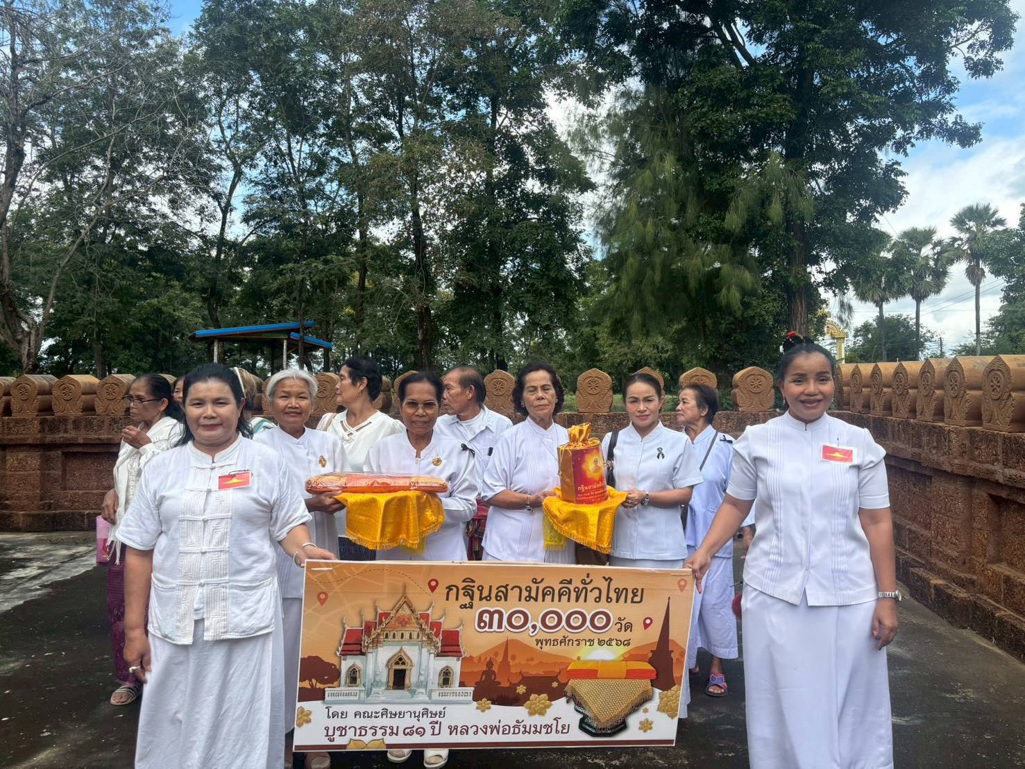 ภาพร่วมขบวนกฐินวัดดงยายเภา