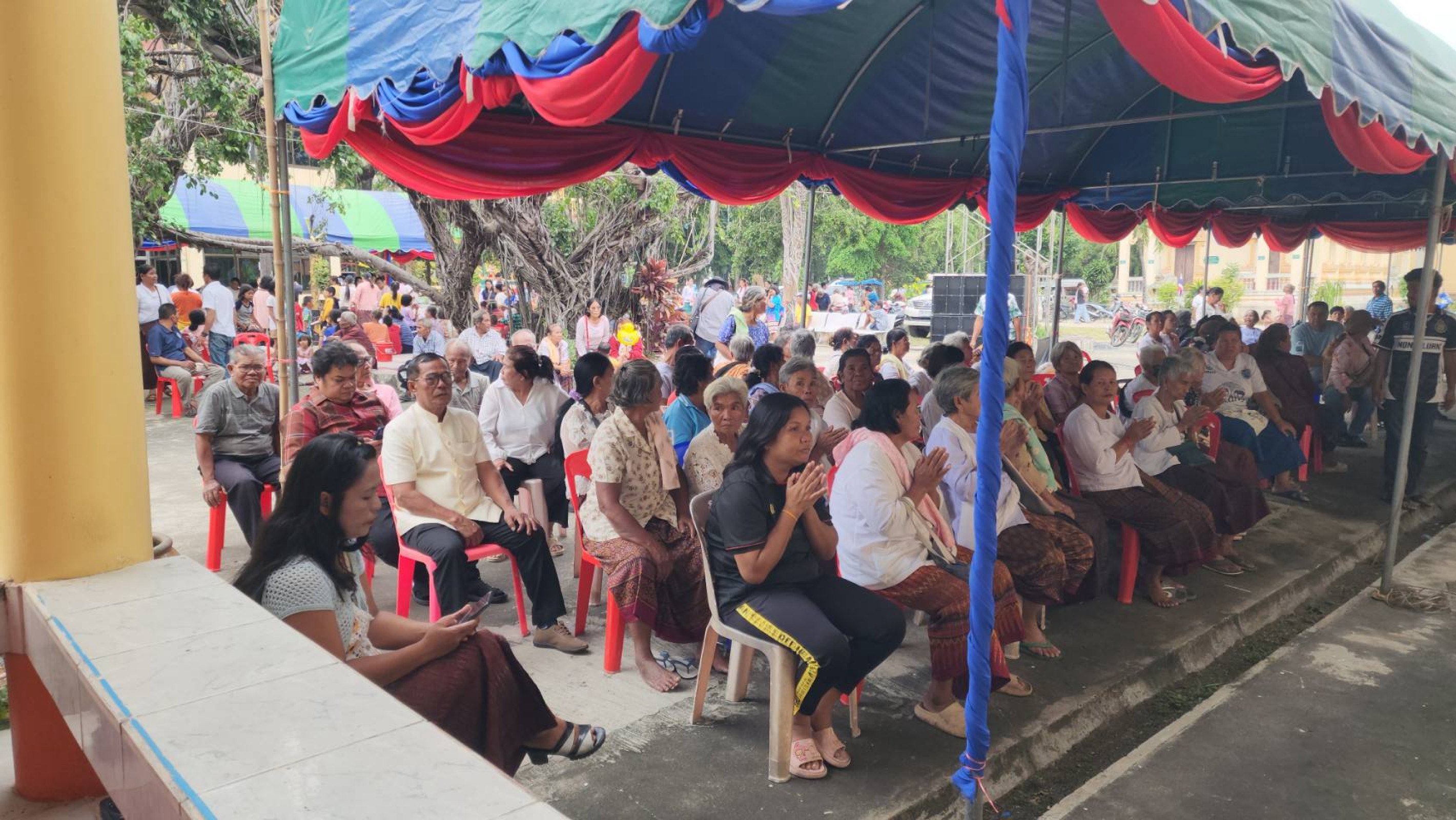 ภาพร่วมพิธีกรรมวัดหนองพลวง