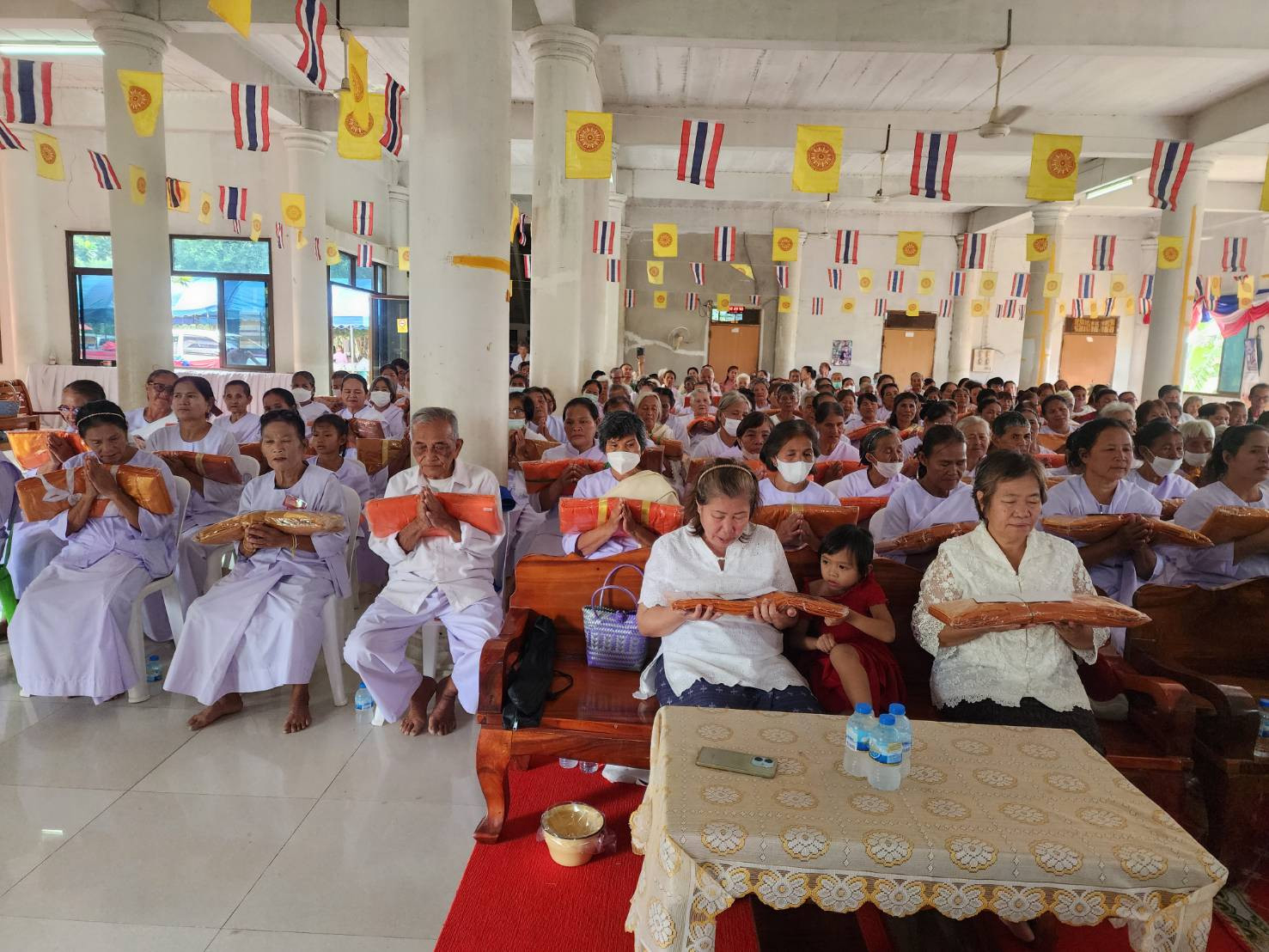 ภาพร่วมพิธีกรรมวัดเทพมงคล