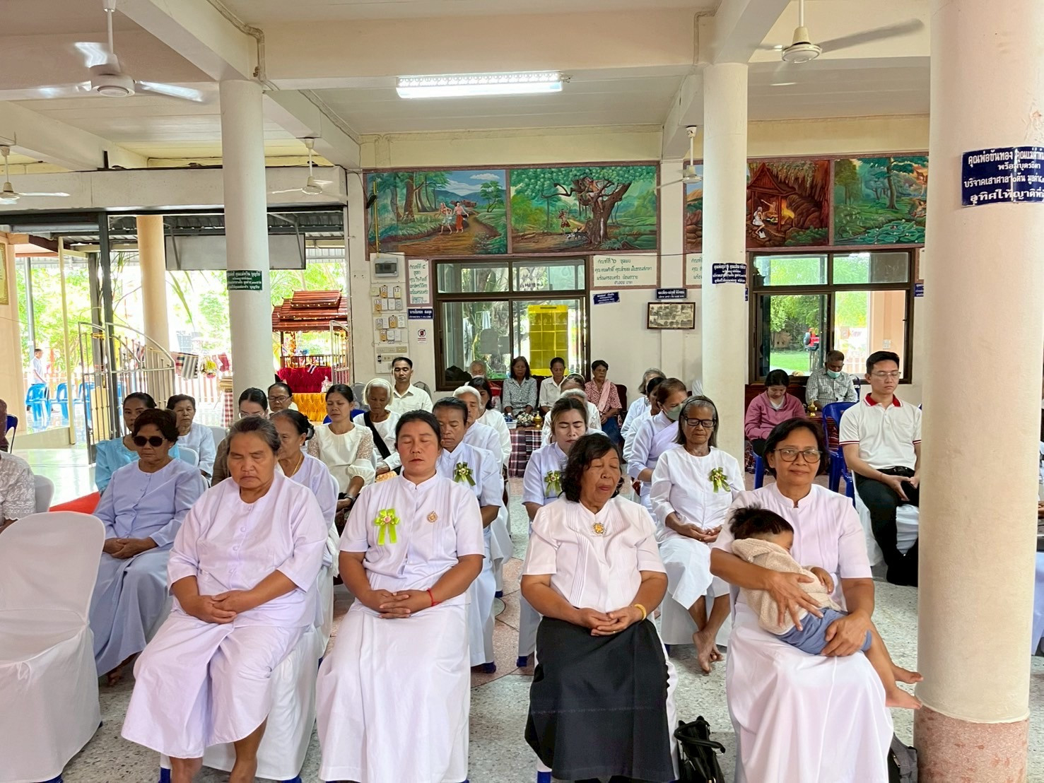 ภาพร่วมพิธีกรรมวัดโพธิ์ศรีสว่าง