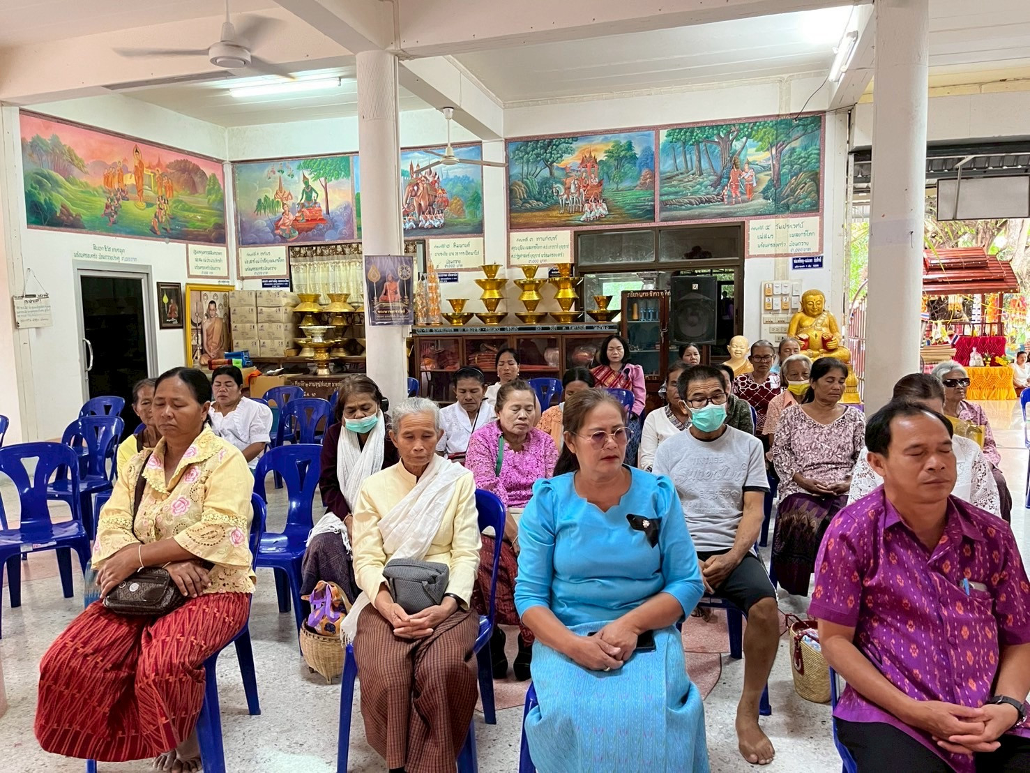 ภาพร่วมพิธีกรรมวัดโพธิ์ศรีสว่าง
