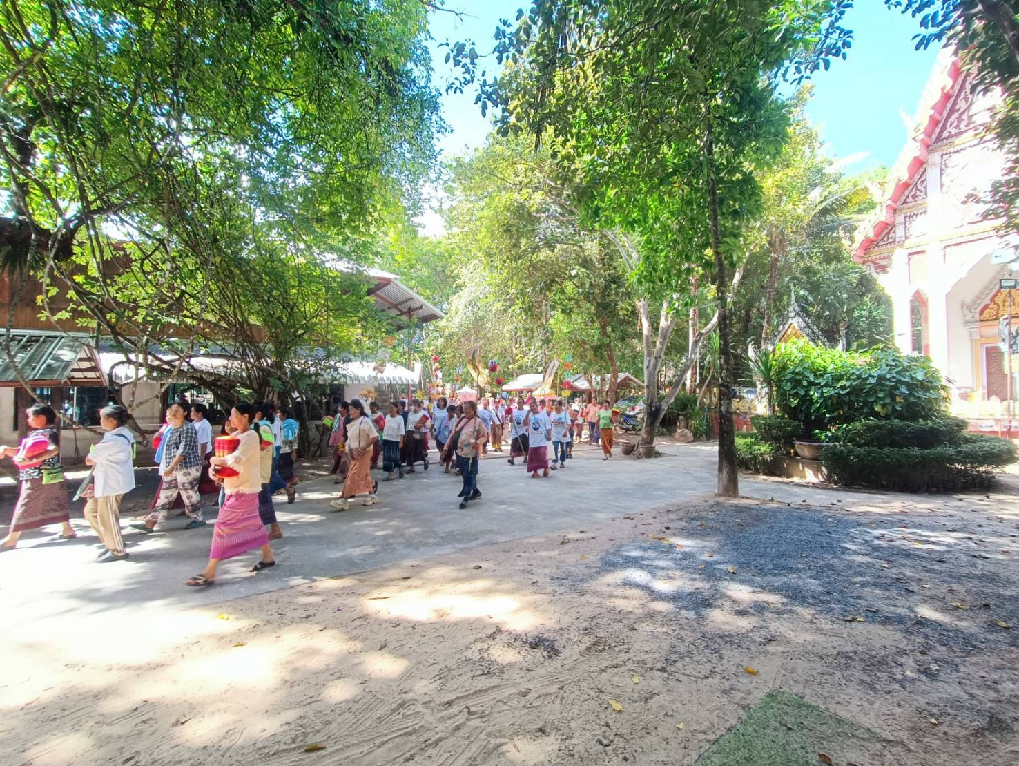 ภาพร่วมพิธีกรรมวัดหนองเหล่า