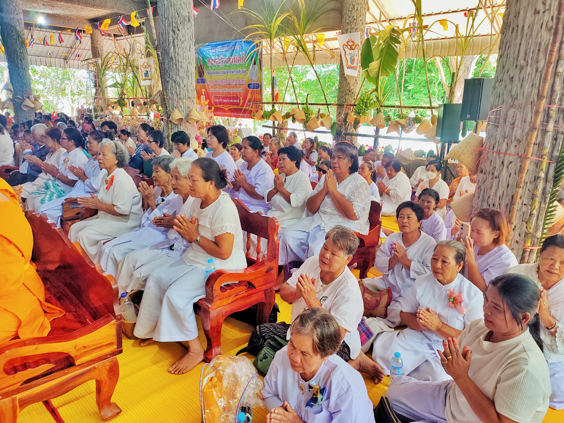 ภาพร่วมพิธีกรรมวัดอุทยานภูถ้ำพระ