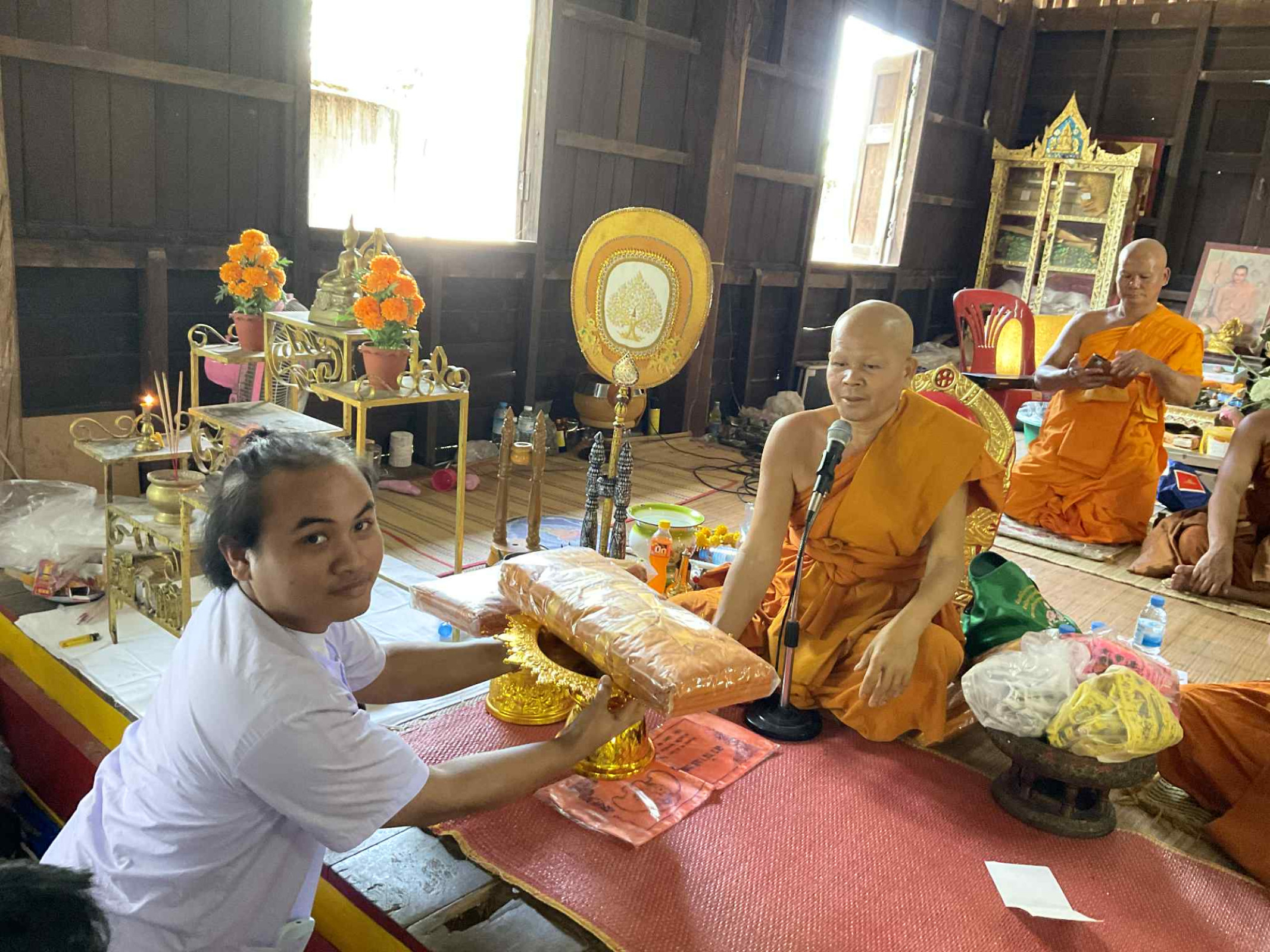 ภาพร่วมพิธีกรรมวัดกระแอกน้อย