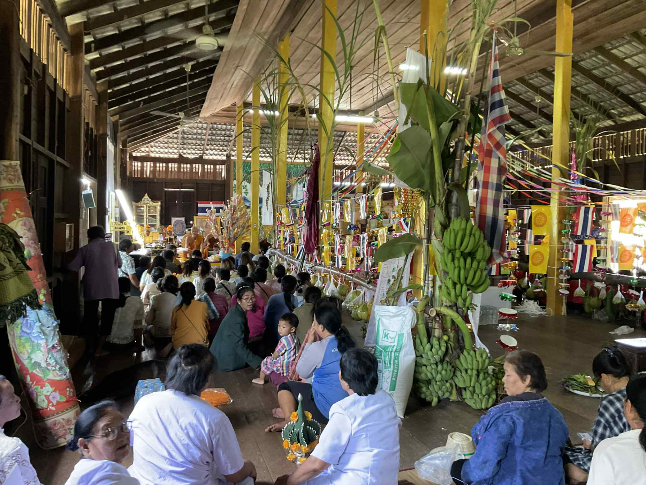 ภาพร่วมพิธีกรรมวัดกระแอกน้อย