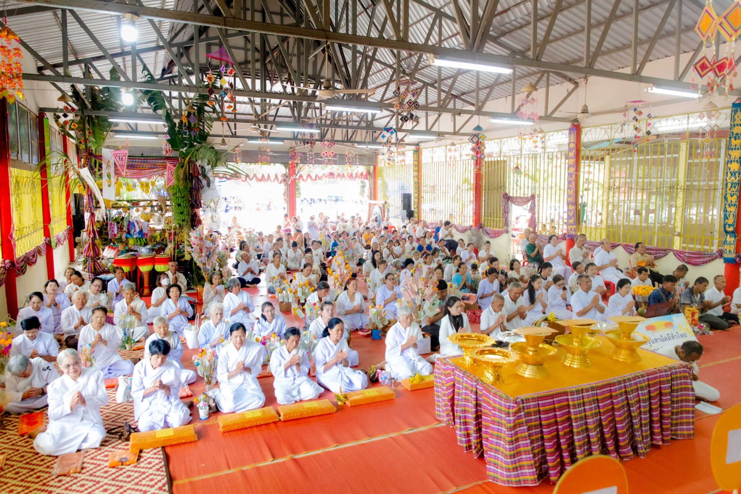 ภาพร่วมพิธีกรรมวัดศรีพันดอน