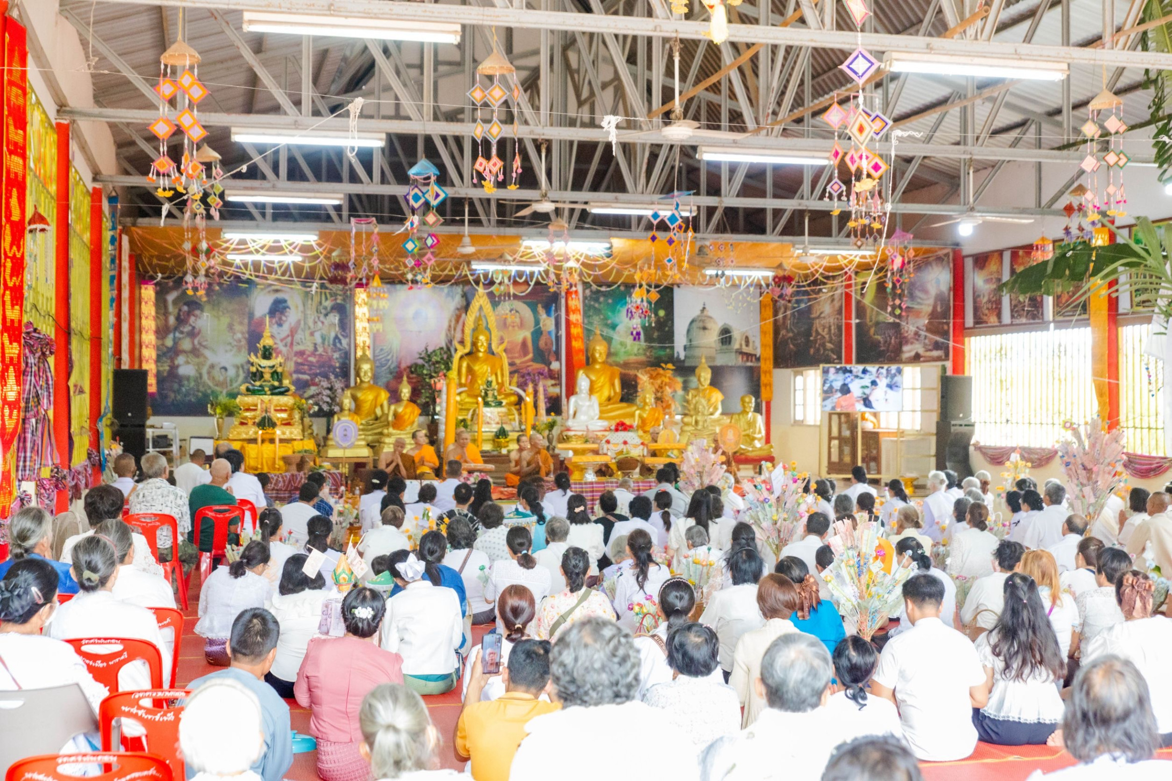 ภาพร่วมพิธีกรรมวัดศรีพันดอน