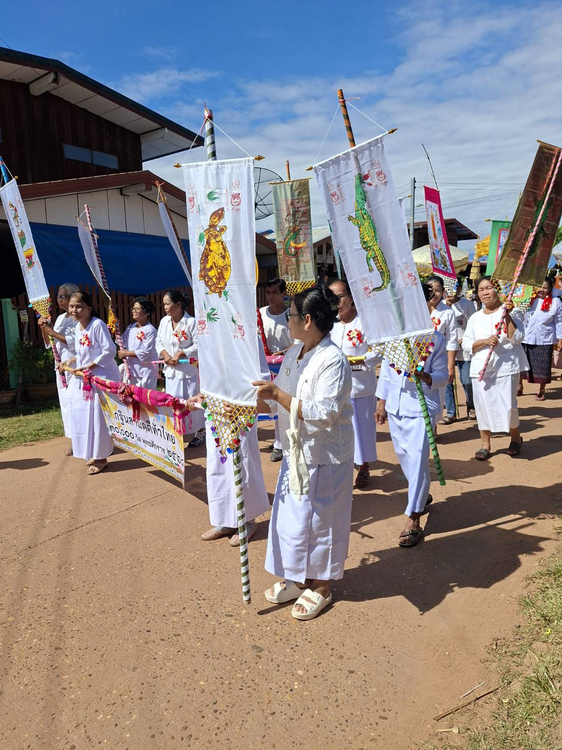 ภาพร่วมพิธีกรรมวัดพรหมนิยม