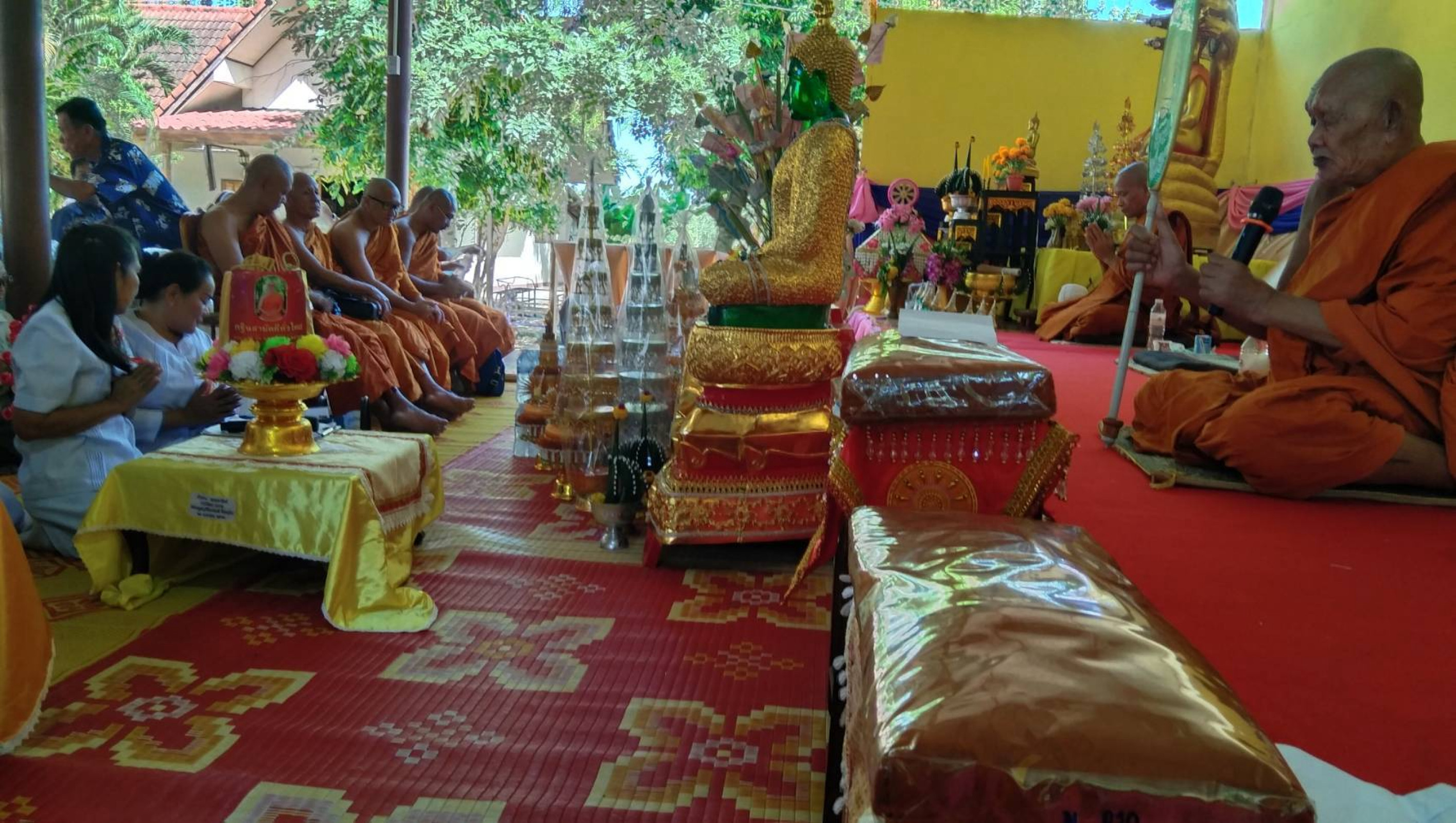 ภาพร่วมพิธีกรรมวัดพรหมนิยม