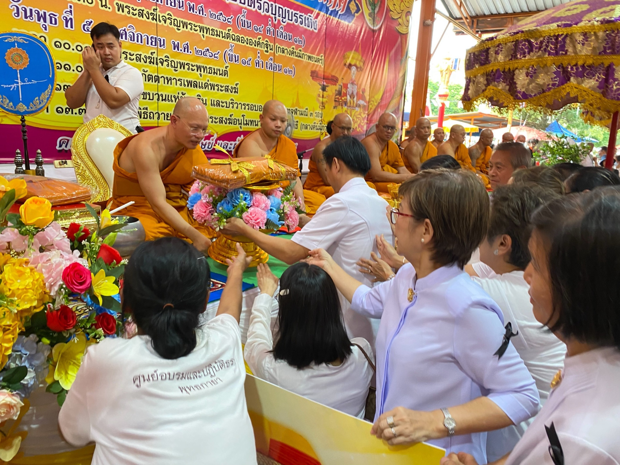 ภาพร่วมพิธีกรรมวัดหลวงพ่อโอภาสี(บางมด)