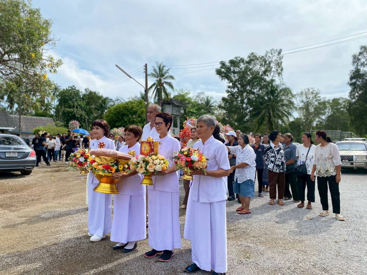 ภาพร่วมขบวนกฐินวัดบ้านท่ามะนาว