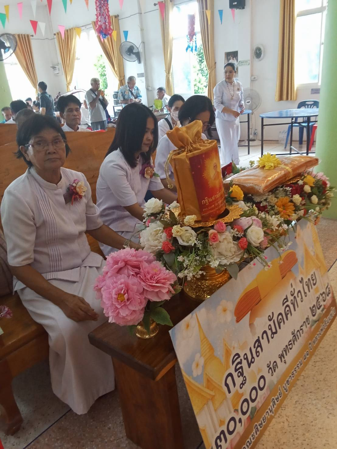 ภาพร่วมพิธีกรรมที่พักสงฆ์เนินโพธิ์ทอง