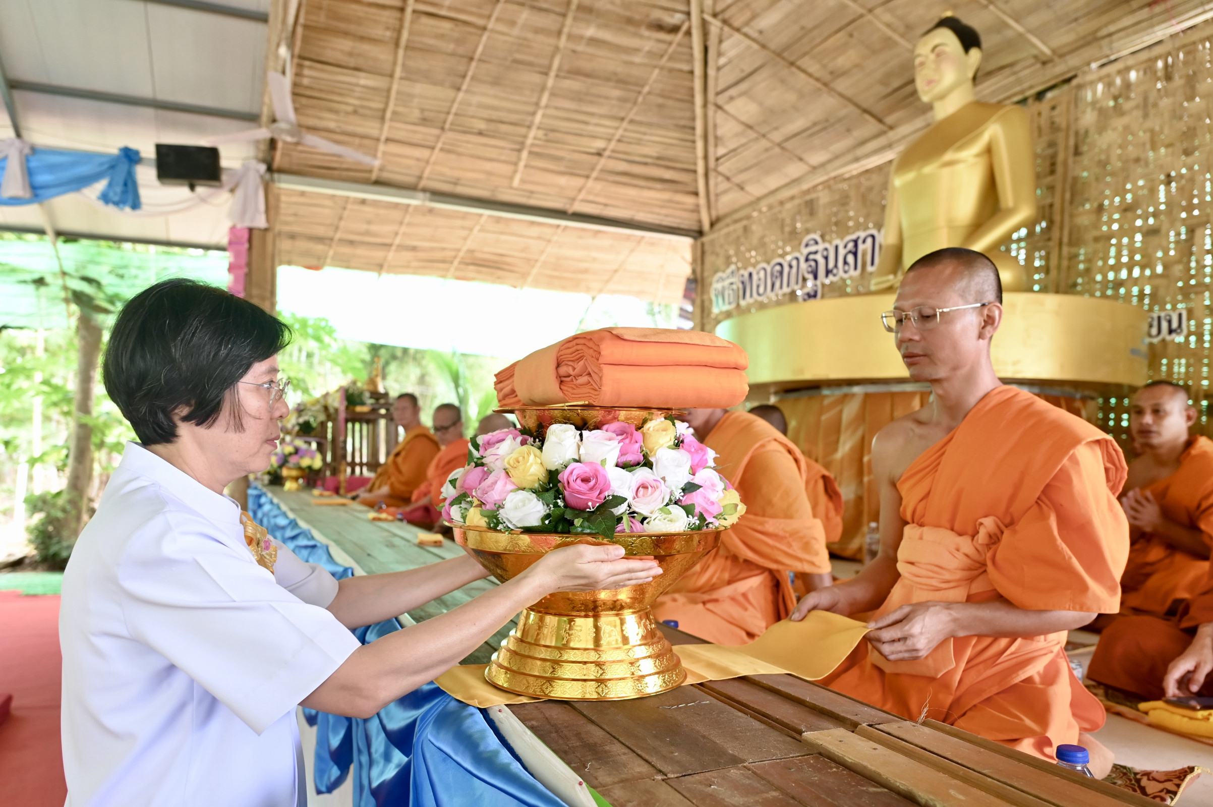 ภาพร่วมพิธีกรรมวัดศูนย์อบรมเยาวชนสบเมย