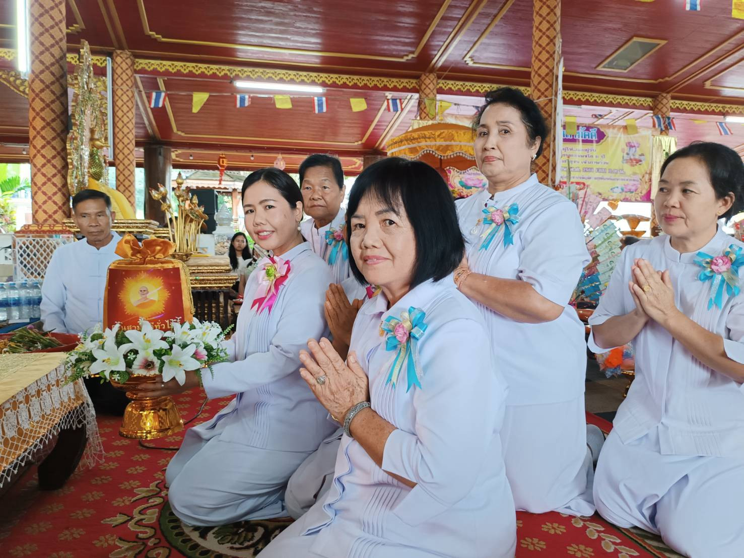 ภาพการถวายปัจจัยวัดโพธาราม