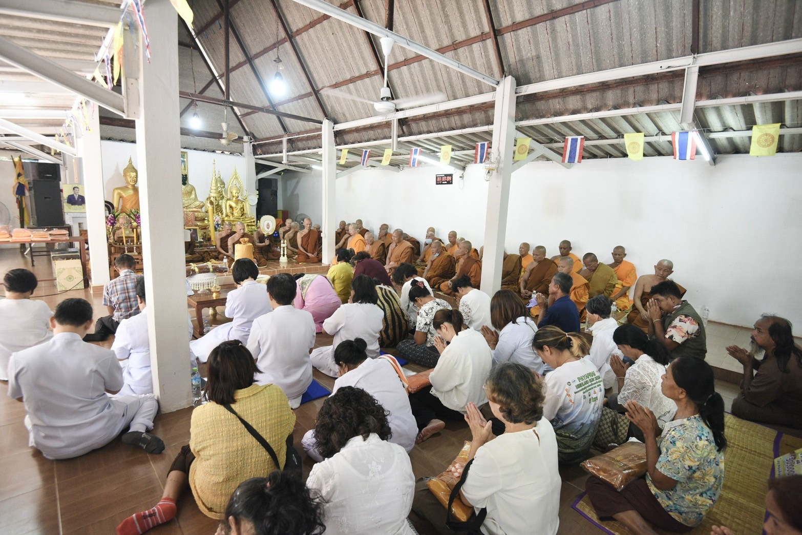 ภาพร่วมพิธีกรรมวัดไตรธรรมอภิญญา