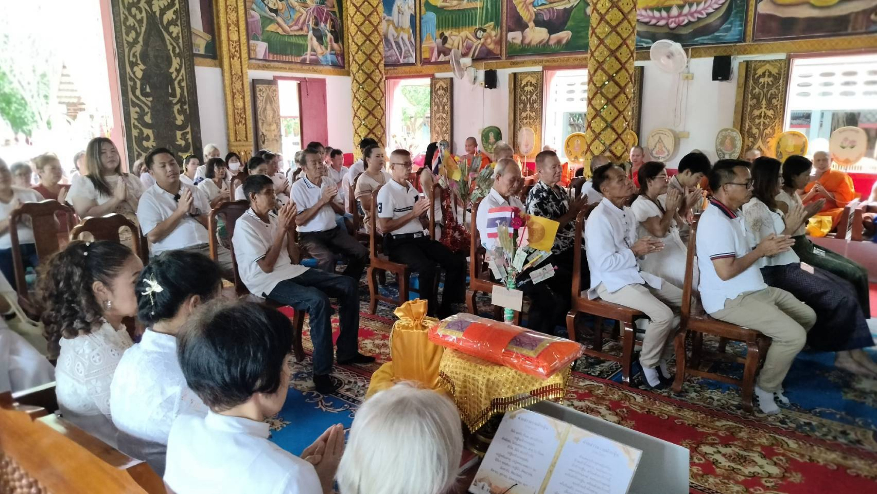 ภาพร่วมพิธีกรรมวัดสาแลไชย