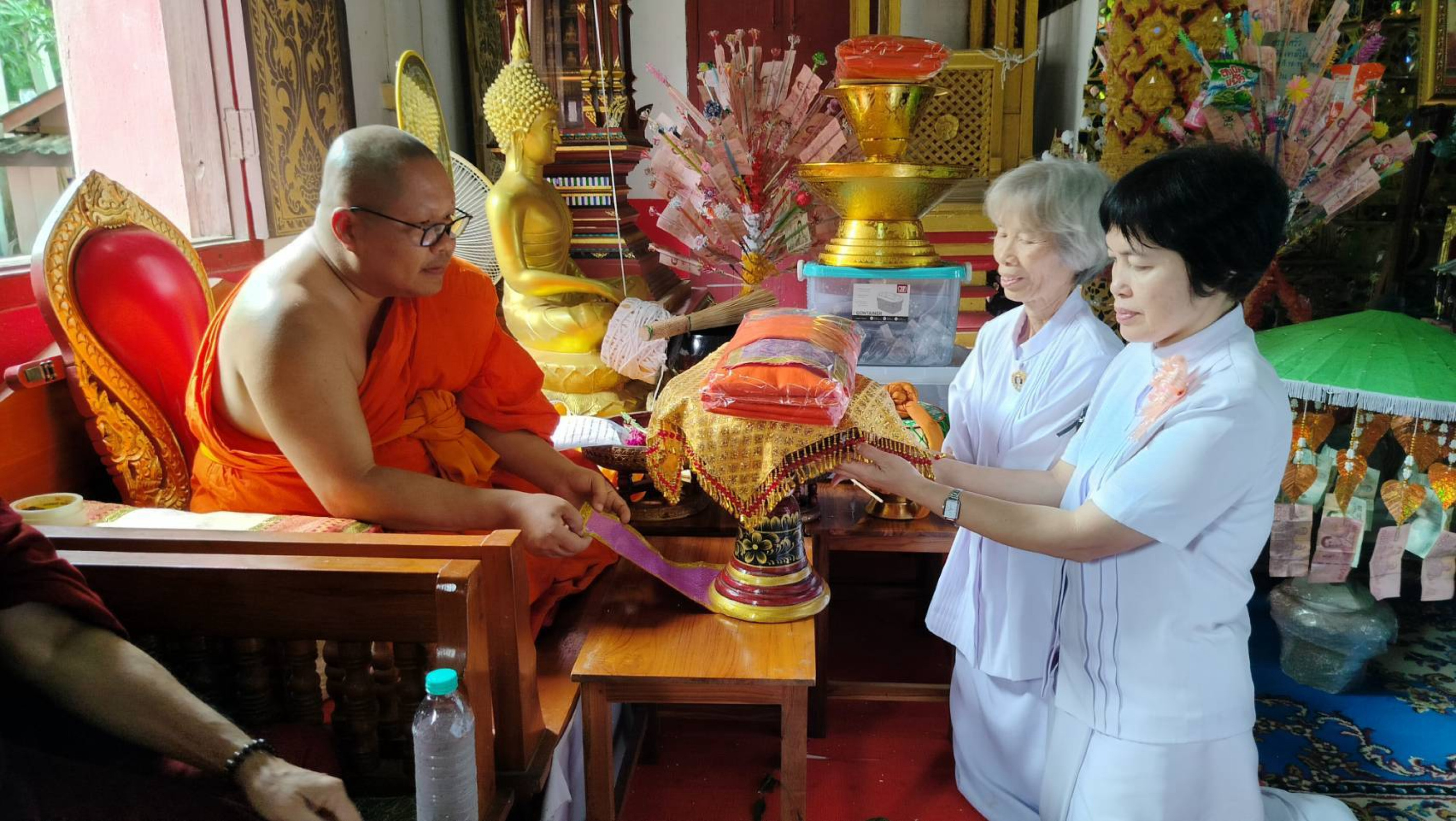 ภาพร่วมพิธีกรรมวัดสาแลไชย
