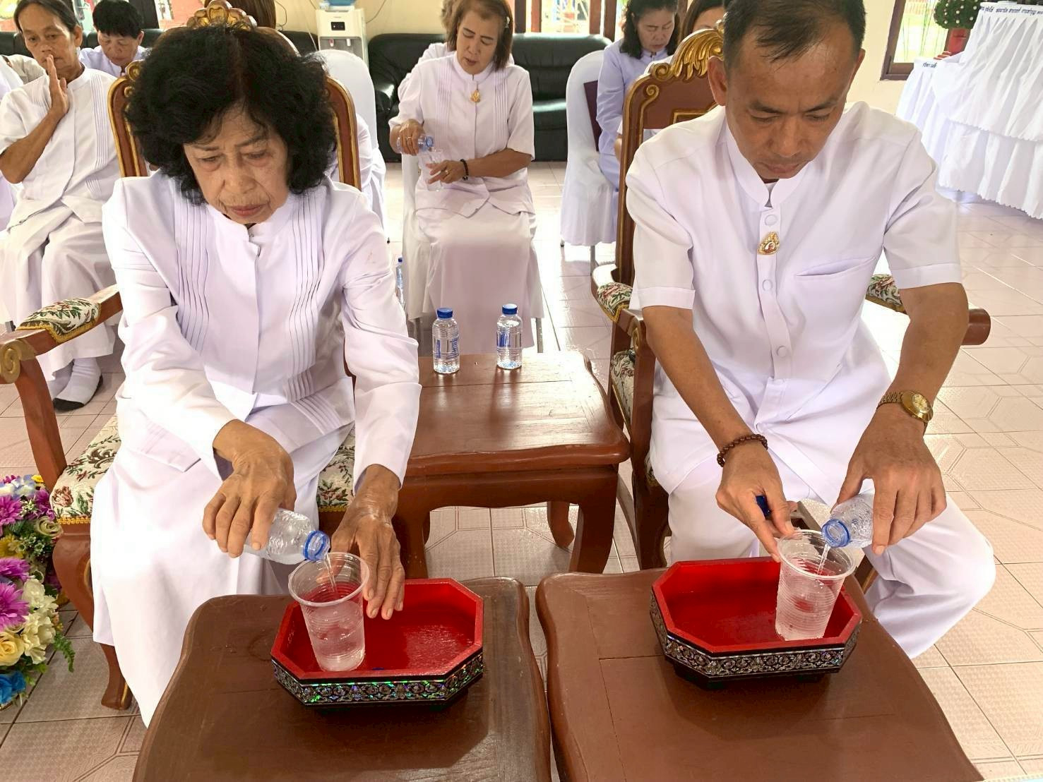 ภาพร่วมพิธีกรรมวัดนากว้าว