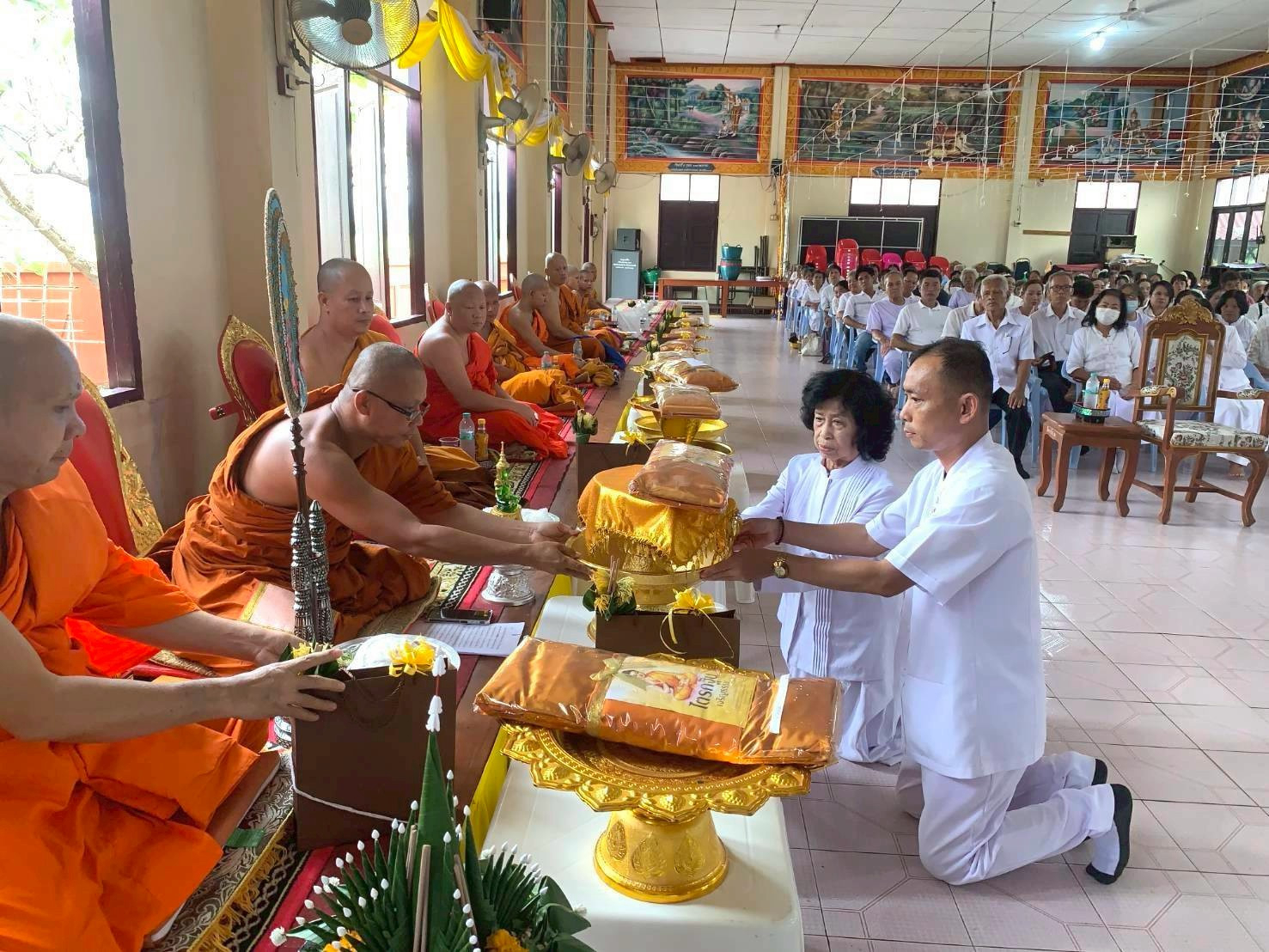ภาพร่วมพิธีกรรมวัดนากว้าว