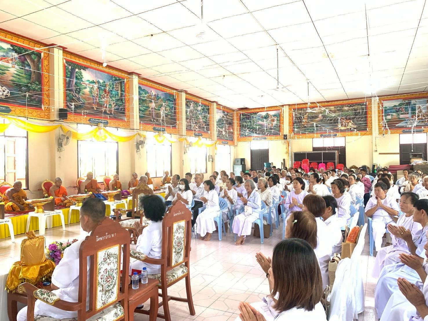 ภาพร่วมพิธีกรรมวัดนากว้าว