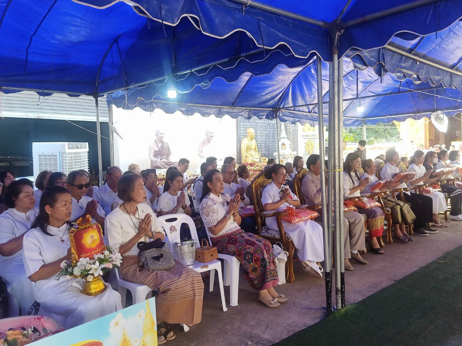 ภาพร่วมพิธีกรรมวัดบ้านนาไม้แดง