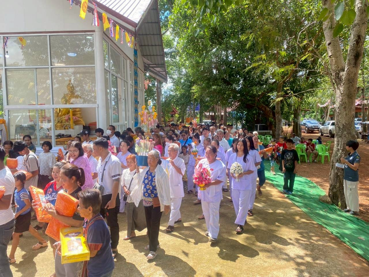 ภาพร่วมพิธีกรรมวัดคลองสมบูรณ์