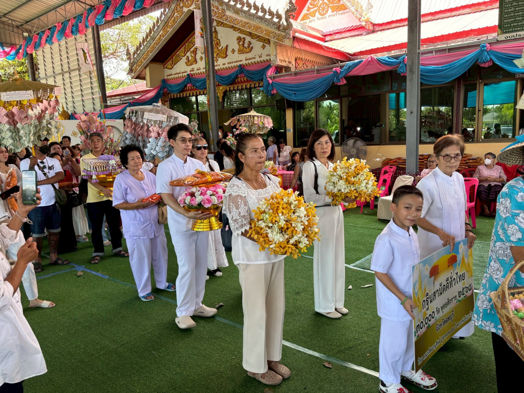 ภาพร่วมขบวนกฐินวัดสว่างอารมณ์ (หอมแก้วอุทิศ)